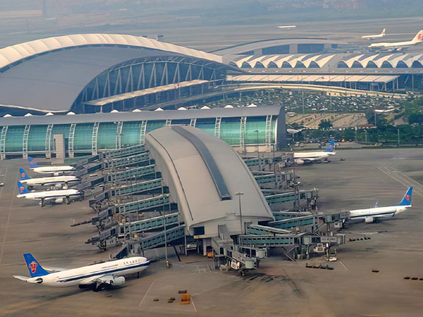 广州白云国际机场南北工作区穿梭巴港湾式停靠站项目